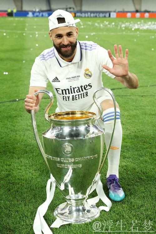 本泽马37岁仍势不可挡:60分钟梅开二度助队夺冠,赛季33场砍下25球拿下双冠 本泽马37岁仍势不可挡:60分钟梅开二度助队夺冠,赛季33场砍下25球拿下双冠