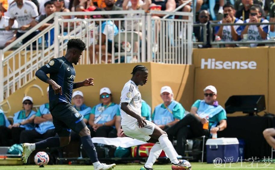 43岁传奇龙哥闪耀：皇马连环奇招，逆境化狂欢，指挥大师秀场！